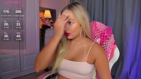 Snapshot of dreamaise chatting on 10-05-25, 03:10  Mary   pvt open    use pink and blue app lovense online show from 10-05-25, 03:10