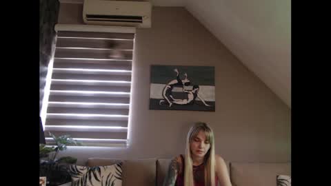 A girl online show from 02-17-25, 07:58