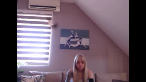 A girl online show from 03-10-25, 07:53