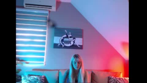 A girl online show from 10-13-25, 07:19