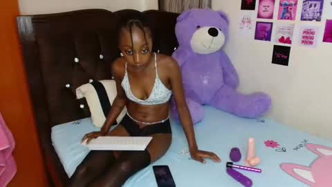 Snapshot of dreameyez chatting on 03-04-26, 10:10 Dreameyes online show from 03-04-26, 10:10