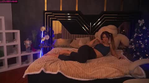 Lina online show from 12-21-24, 10:28