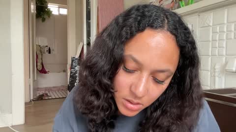 RIRI OR DREAMY online show from 01-27-25, 08:28