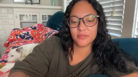 RIRI OR DREAMY online show from 11-19-25, 04:18