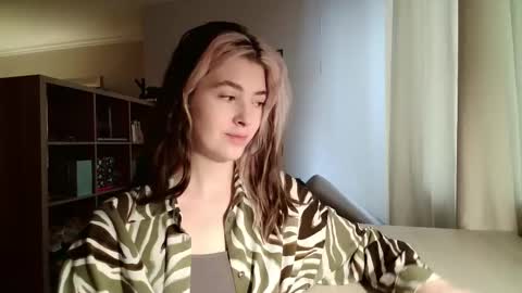 Snapshot of dremazwahlen chatting on 02-27-26, 10:26 Dia online show from 02-27-26, 10:26