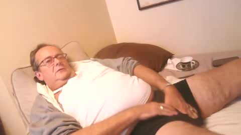 Snapshot of drfeelgood777 chatting on 10-05-25, 04:11 Dr. Feelgood online show from 10-05-25, 04:11