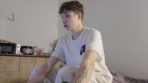 Snapshot of drinklinov chatting on 12-17-25, 02:45 Mark online show from 12-17-25, 02:45