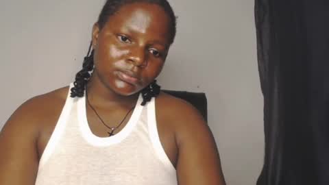 Layla online show from 09-29-25, 08:52