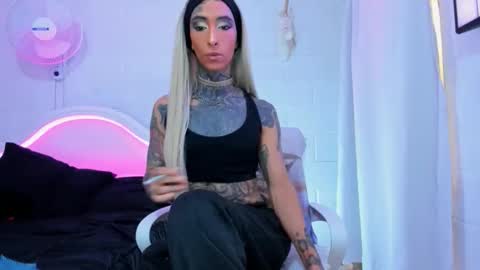 drippyorlove online show from 11-10-25, 07:35