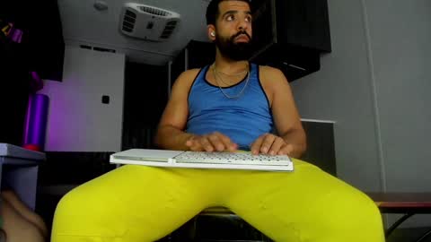 Snapshot of drizzys_room chatting on 01-19-25, 12:06 DirtyDrizzy online show from 01-19-25, 12:06