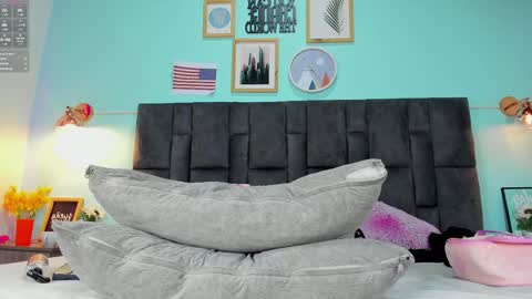 Snapshot of dulceaurora_ chatting on 01-18-25, 09:02 DULCE AURORA online show from 01-18-25, 09:02