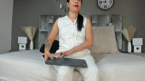 Snapshot of dulceaurora_ chatting on 01-27-25, 02:42 DULCE AURORA online show from 01-27-25, 02:42