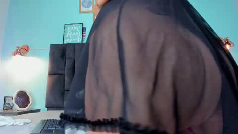Snapshot of dulceaurora_ chatting on 02-18-25, 05:42 DULCE AURORA online show from 02-18-25, 05:42