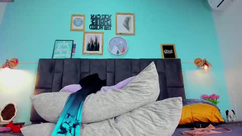 Snapshot of dulceaurora_ chatting on 02-20-25, 05:55 DULCE AURORA online show from 02-20-25, 05:55