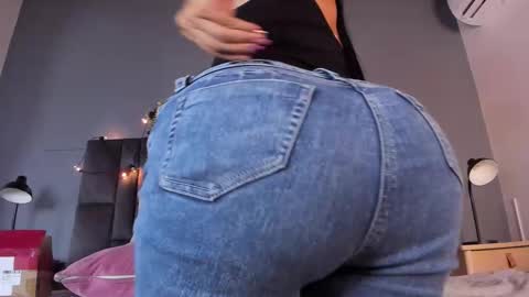 Snapshot of dulceaurora_ chatting on 09-13-25, 02:44 DULCE AURORA online show from 09-13-25, 02:44