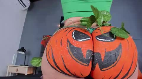 Snapshot of dulceaurora_ chatting on 10-31-25, 02:45 DULCE AURORA online show from 10-31-25, 02:45