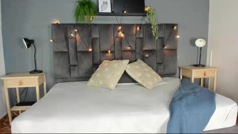 DULCE AURORA online show from 02-22-26, 07:23