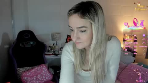 Snapshot of dulcejulia chatting on 10-29-25, 08:43 Sweetnina online show from 10-29-25, 08:43