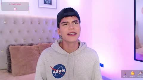 Dulcey online show from 11-19-25, 04:23