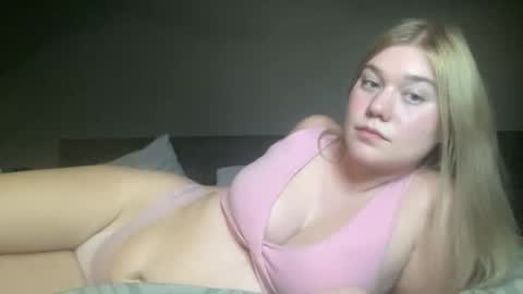 Snapshot of dumbblondexoxo chatting on 12-14-24, 02:56 dumbblondexoxo online show from 12-14-24, 02:56