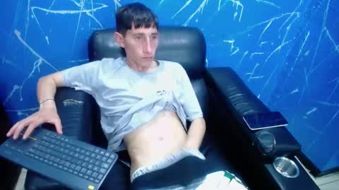 Snapshot of dumbito73 chatting on 03-06-25, 09:42 Dumbito73 online show from 03-06-25, 09:42