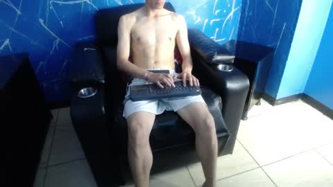 Snapshot of dumbito73 chatting on 03-08-25, 12:00 Dumbito73 online show from 03-08-25, 12:00