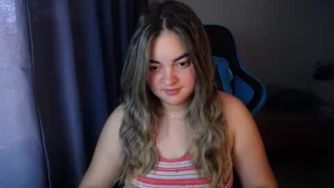 Snapshot of dumont_model chatting on 12-18-24, 08:47 Nicole   online show from 12-18-24, 08:47