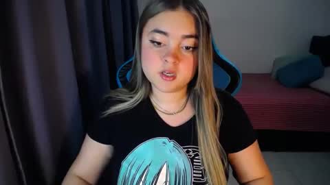 Snapshot of dumont_model chatting on 01-11-25, 03:34 Nicole   online show from 01-11-25, 03:34