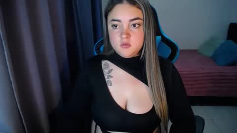 Snapshot of dumont_model chatting on 01-28-25, 12:36 Nicole   online show from 01-28-25, 12:36