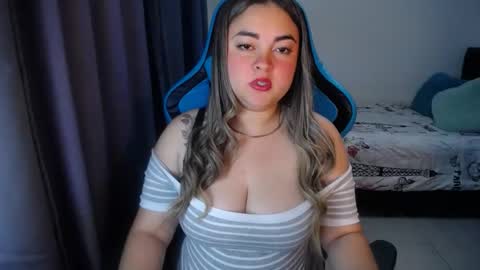 Snapshot of dumont_model chatting on 02-02-25, 09:40 Nicole   online show from 02-02-25, 09:40