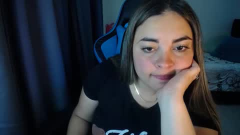 Snapshot of dumont_model chatting on 02-03-25, 08:24 Nicole   online show from 02-03-25, 08:24