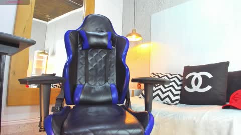 DUSAN  GREY online show from 02-20-26, 04:42