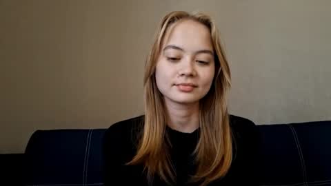 Snapshot of dustidickirson chatting on 09-13-25, 11:10 Alisa online show from 09-13-25, 11:10
