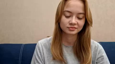 Snapshot of dustidickirson chatting on 09-17-25, 04:08 Alisa online show from 09-17-25, 04:08