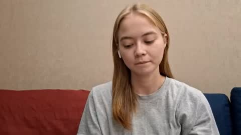 Snapshot of dustidickirson chatting on 09-18-25, 03:14 Alisa online show from 09-18-25, 03:14