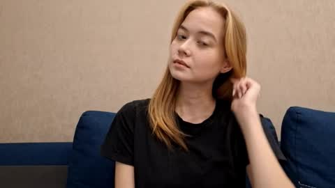Snapshot of dustidickirson chatting on 09-25-25, 04:11 Alisa online show from 09-25-25, 04:11