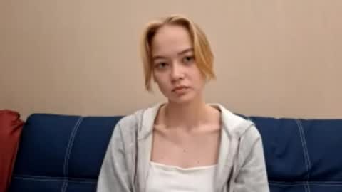 Snapshot of dustidickirson chatting on 10-08-25, 04:04 Alisa online show from 10-08-25, 04:04