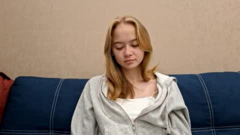 Snapshot of dustidickirson chatting on 10-09-25, 04:05 Alisa online show from 10-09-25, 04:05