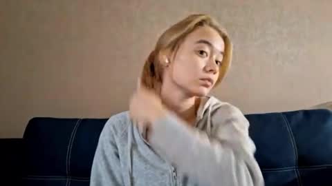 Snapshot of dustidickirson chatting on 10-11-25, 12:36 Alisa online show from 10-11-25, 12:36