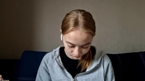 Snapshot of dustidickirson chatting on 10-15-25, 01:00 Alisa online show from 10-15-25, 01:00