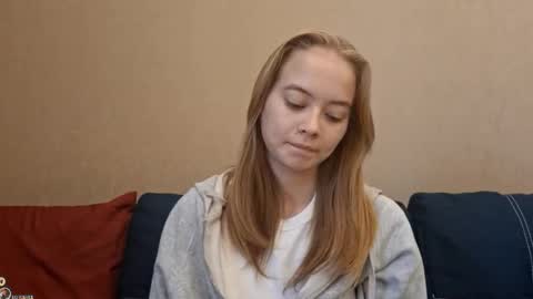 Snapshot of dustidickirson chatting on 10-17-25, 12:30 Alisa online show from 10-17-25, 12:30