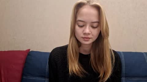 Snapshot of dustidickirson chatting on 10-22-25, 04:07 Alisa online show from 10-22-25, 04:07