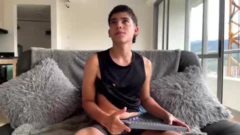 Snapshot of dustin_daimond chatting on 10-10-25, 06:29 Dustin online show from 10-10-25, 06:29