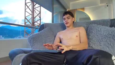 Snapshot of dustin_daimond chatting on 11-06-25, 10:43 Dustin online show from 11-06-25, 10:43