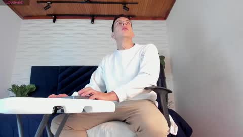 Dustin Sonne online show from 03-04-25, 03:44