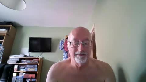 Snapshot of dutchunclejohn chatting on 08-04-26, 10:40 DutchUncleJohn online show from 08-04-26, 10:40