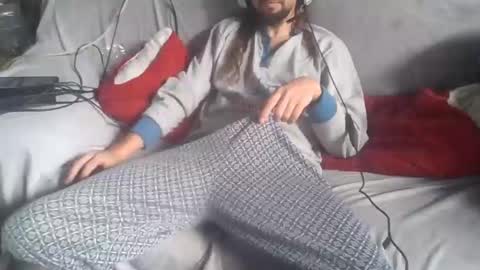 Snapshot of dv3nd3 chatting on 11-13-25, 01:21 dv3nd3 online show from 11-13-25, 01:21