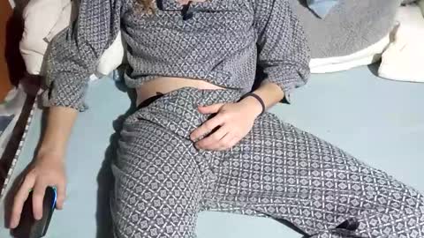 Snapshot of dv3nd3 chatting on 01-13-26, 06:35 dv3nd3 online show from 01-13-26, 06:35