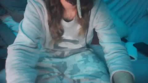 Snapshot of dv3nd3 chatting on 02-16-26, 01:02 dv3nd3 online show from 02-16-26, 01:02