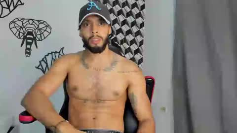 Snapshot of dwaynehoff chatting on 02-10-25, 07:04 DWAYNIE online show from 02-10-25, 07:04